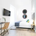 Myr Marques House