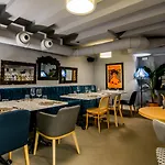 Myr Marques House מלון