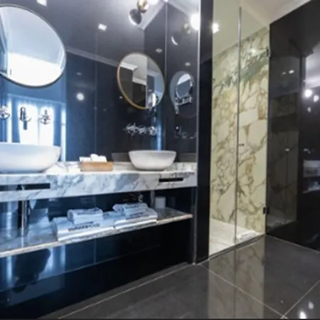 Myr Marques House فندق